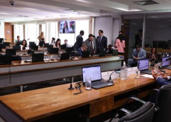 Pedido de vista adia votação de autonomia financeira do Banco Central