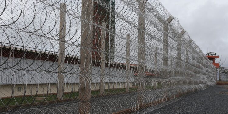 Sancionada lei que endurece pena a condenados por morte de policiais