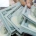 Dólar supera R$ 5 e bolsa cai quase 2% em dia de turbulência