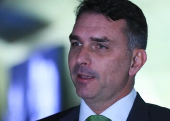 Deputados pedem investigação sobre relação entre Vorcaro e Flávio