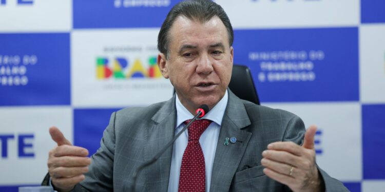 Brasil fecha 2025 com aumento de 5% no estoque de empregos
